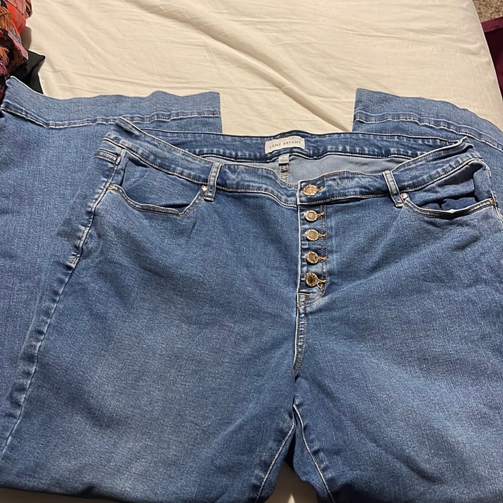 Wide leg size 22 button Lane Bryant jeans. Has some stretch. Only worn once.